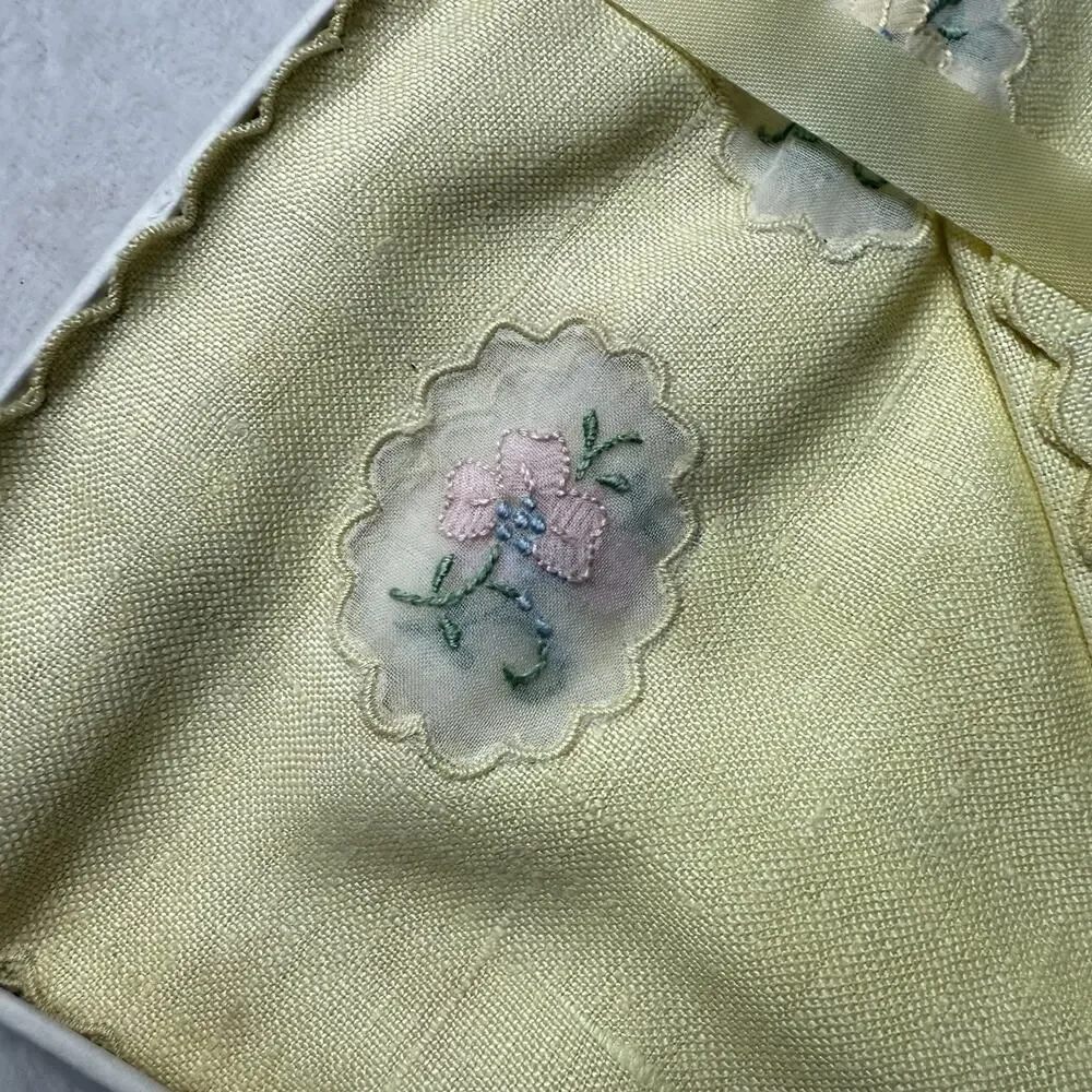 Vtg Set 4 Linen Placemats 4 Table Napkins Yellow Floral Hand Embroidered New
